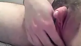 Orgasmo Intenso De Clítoris De Una Chica Amateur Masturbándose