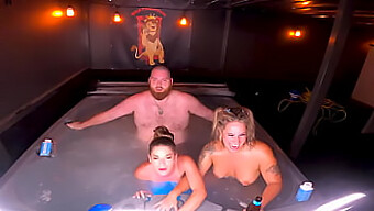 Kendra Heart En Misty Meaner Gaan Een Hot Tub Trio Aan Met Een Speelse Twist. Deze Video Is Zo Heet Dat Je Het Niet Wilt Missen!