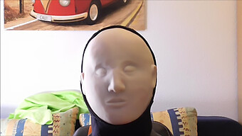 Ontdek De Erotische Kant Van Het Dragen Van Een Masker In Deze Online Video