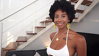 Beauté Noire, Ana Susage Se Fait Pénétrer Le Cul Et La Bouche Par Une Bite Blanche Sans Pénétration Vaginale Du Tout.