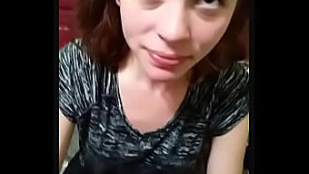 Pov Video Rjavolaske, Ki Daje Oralni Seks In Se Konča S Spermo