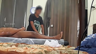 Seorang Gadis Terkejut Dengan Zakar Hitam Kecil Di Spa