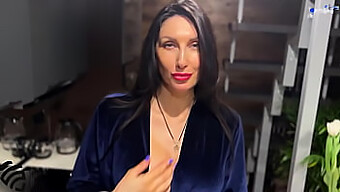 Brunetka Milf Liza Virgin Uvaří Horké Překvapení Pro Svého Nevlastního Syna