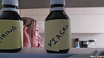 O Doză Greșită De Viagra Duce La O Întâlnire Fierbinte Cu Mama Mea Vitregă Seducătoare